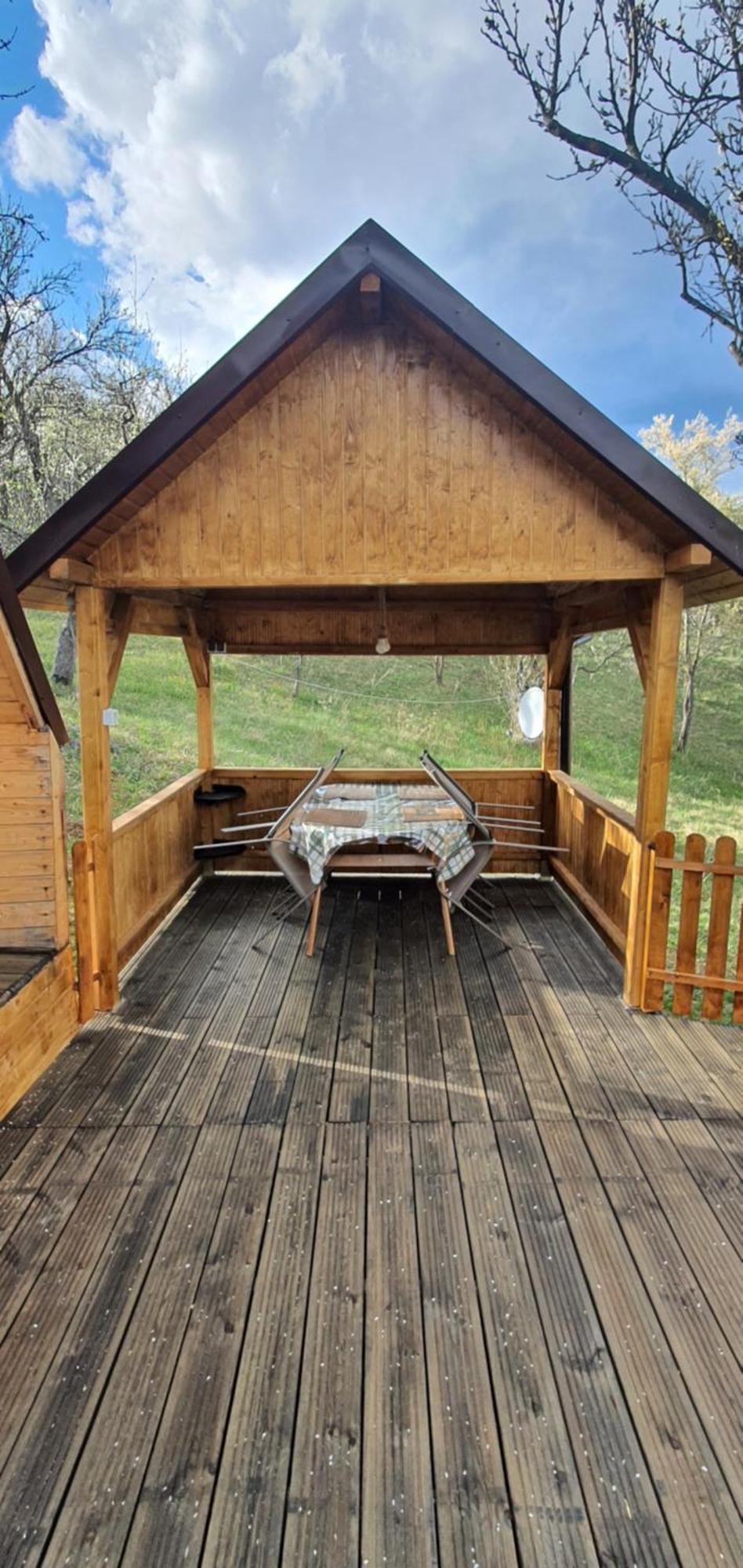 Cabana Din Livada Pucioasa エクステリア 写真